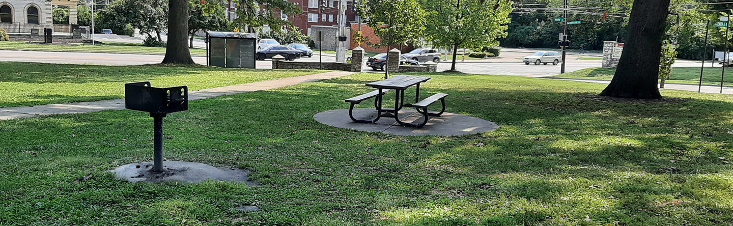 Picnic Area in Seasongood Square