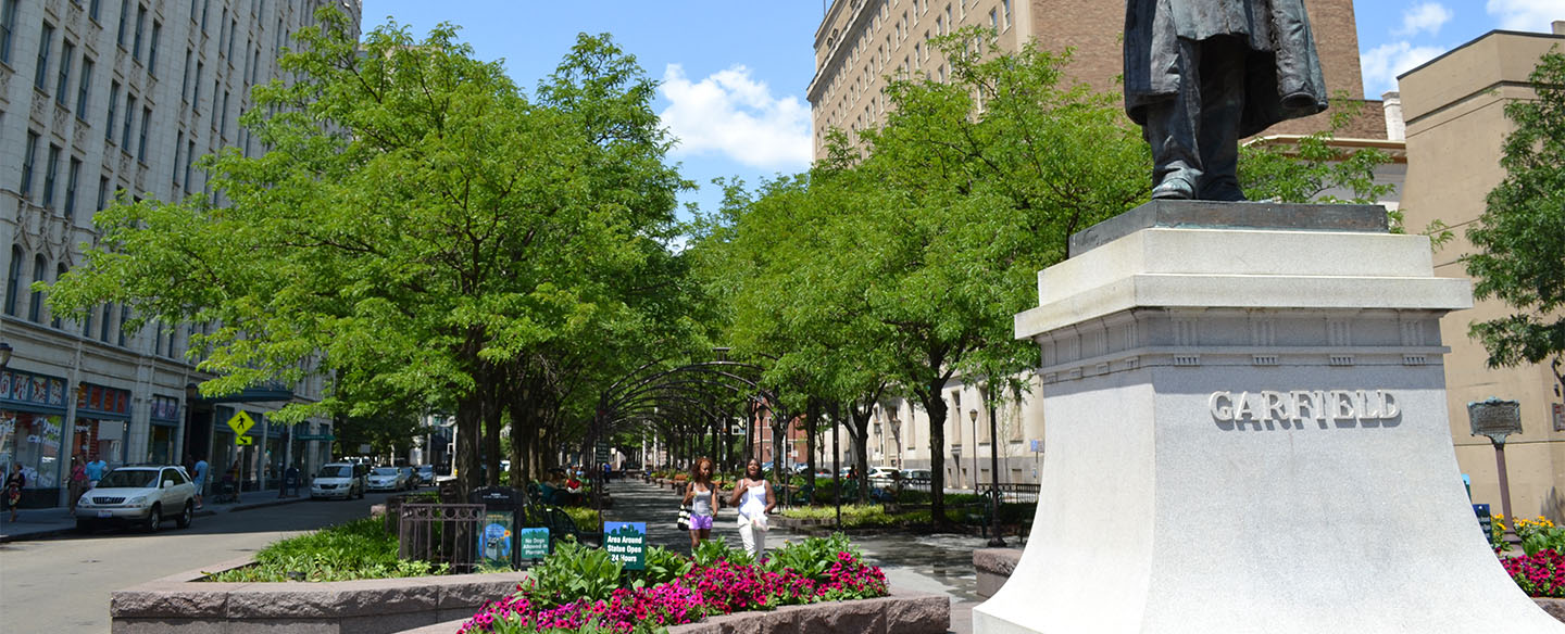 Garfield Statue at Piatt Park