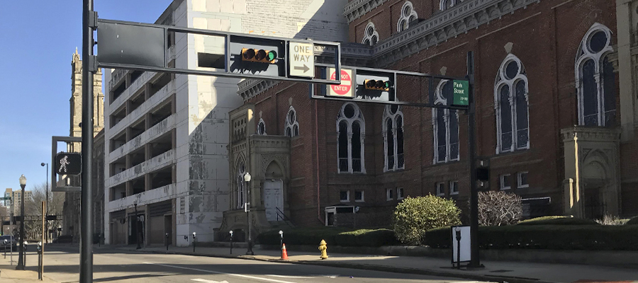 3-colored traffic signal at an intersection